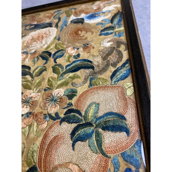 Beautiful 19th Century Chinese Silk on Silk Embroidery Panel - Custom Framed - Picture 3 of 8